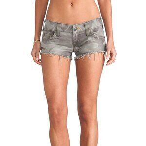 True Religion Jeans Bobby Camo Cut Off Shorts Deringer WNUG11Y33